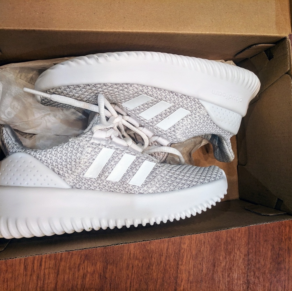 Adidas kids Cloudfoam sneaker - size 12G